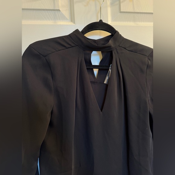 *NWT* GUESS Long-Sleeve Keyhole Choker Top, Size XS - Picture 2 of 11